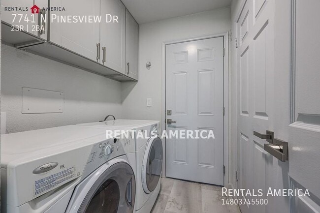 Building Photo - Resort Style Living