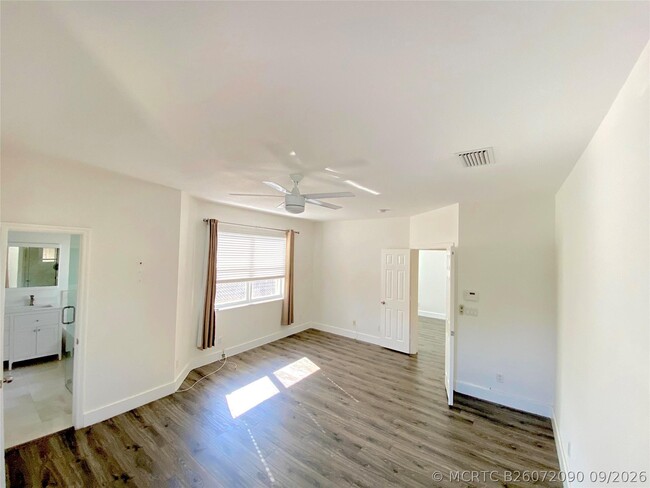 Building Photo - 5830 NW 119th Dr