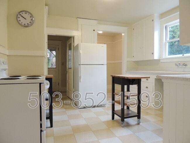 Building Photo - 122 SE 60th Ave