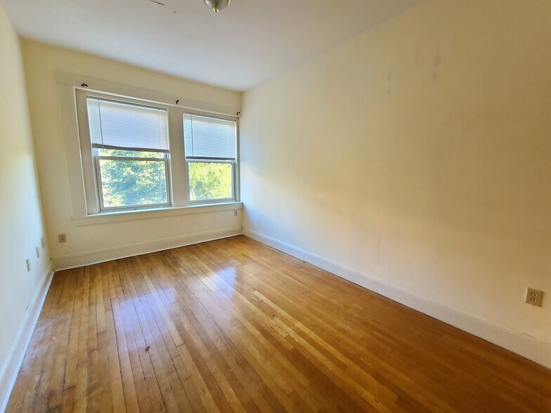Building Photo - 1402 Beacon St
