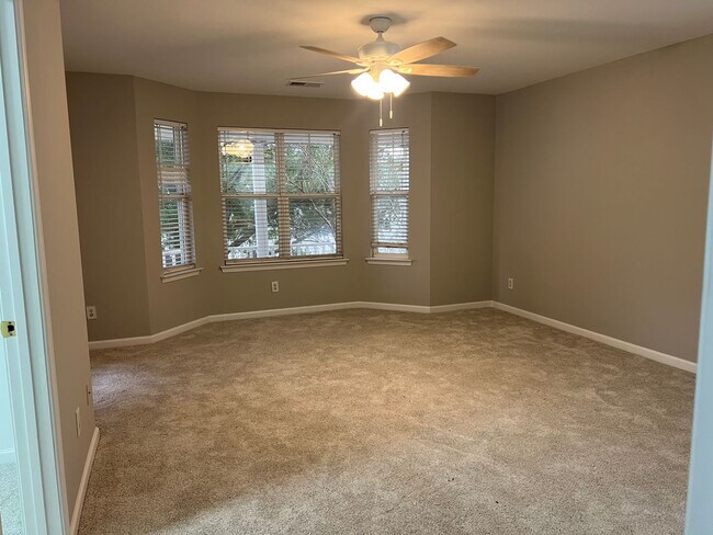 Building Photo - Lovely Bluffton Park House