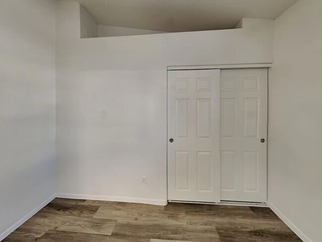 Building Photo - 6281 Hill Haven Ave