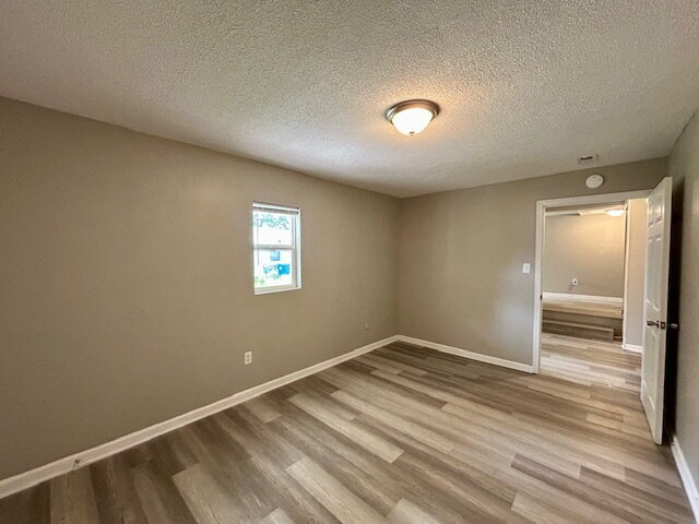 Building Photo - Newly Renovated 2 bedroom 1 Bath Duplex in Noblesville