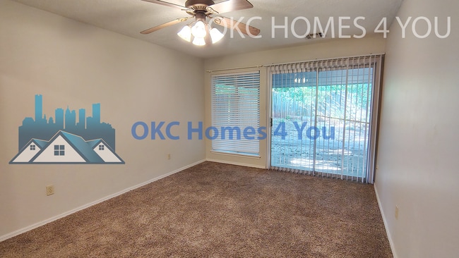 Building Photo - Half Duplex with Tons of Space!