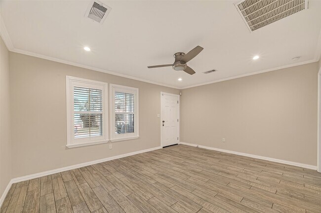 Building Photo - 5721 Sylvia Dr