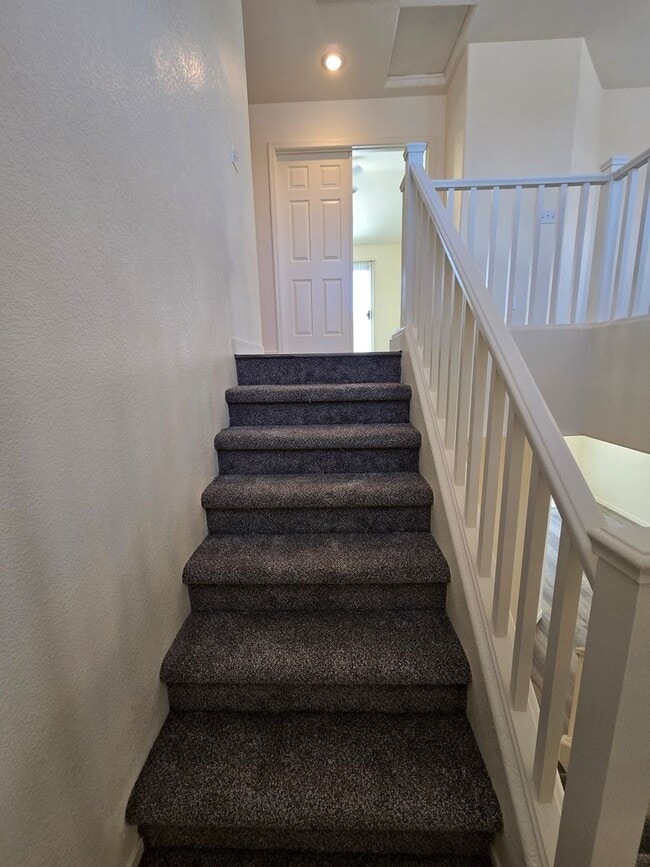 Building Photo - A Fabulous 3 Bedroom Home in Seven Hills