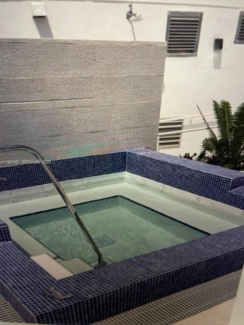 Building Photo - 1010 SW 2nd Ave