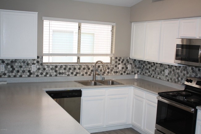 Building Photo - 6123 N 135th Dr