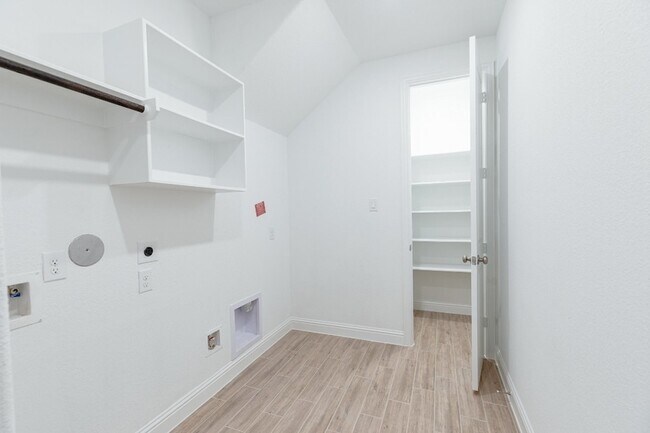 Building Photo - 1403 Woodson Rdg Ln