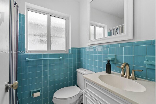 Building Photo - 4228 N Ocean Dr