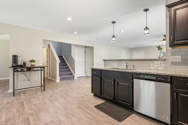 Building Photo - Energy-Efficient 3-Bed, 2.5-Bath Home in Benson!