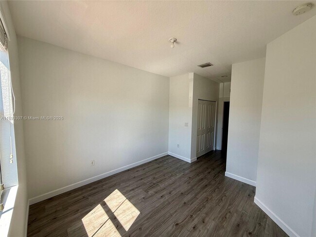 Building Photo - 1075 NW 33rd Manor