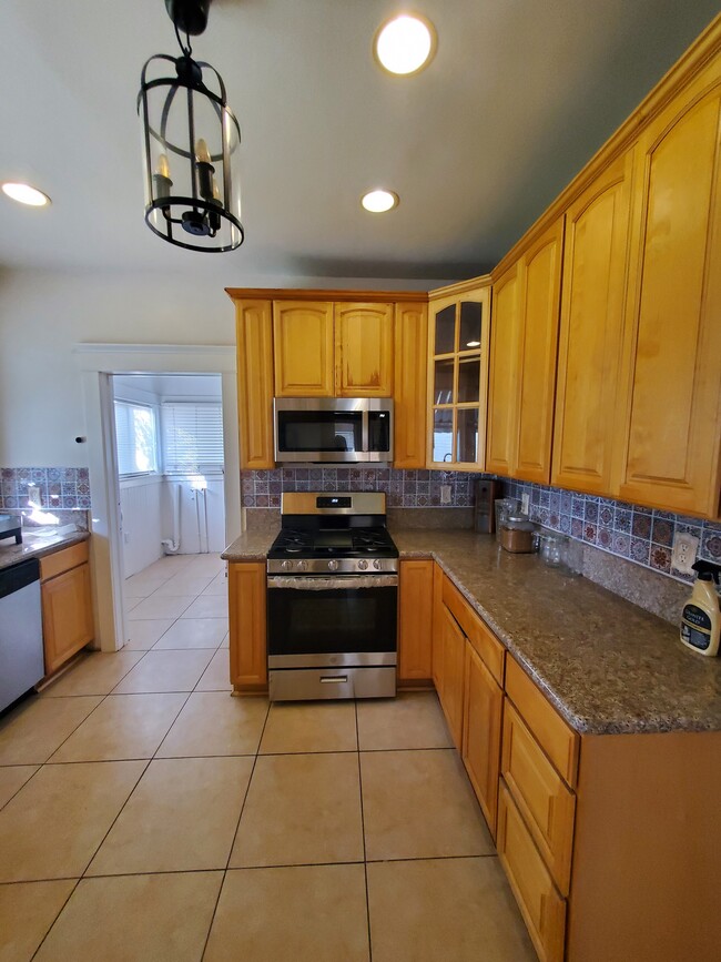 Building Photo - 103 S Ardmore Ave