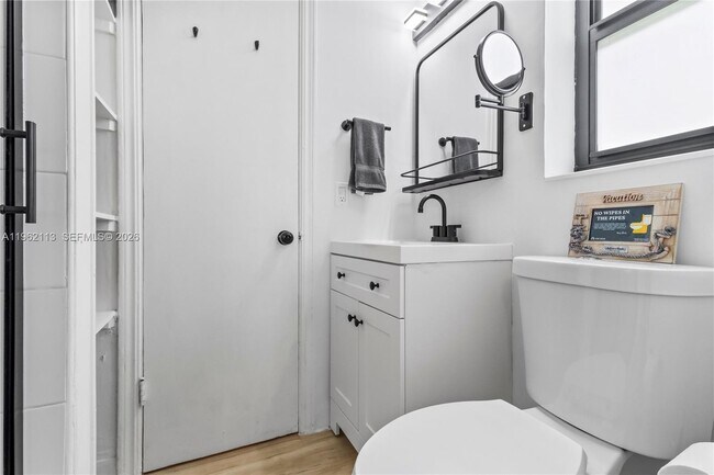 Building Photo - 715 NE 6th St