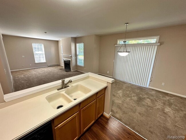 Building Photo - 2354 Pinecroft Dr