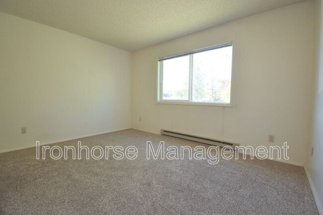 Building Photo - 809 W Villard St