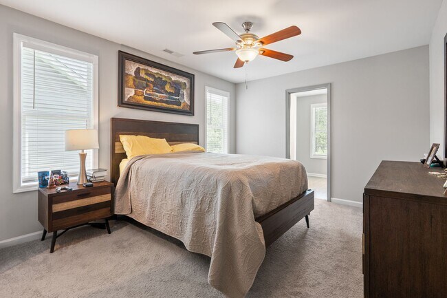 Building Photo - Modern 4 Bedroom Home in Quiet Clayton Nei...