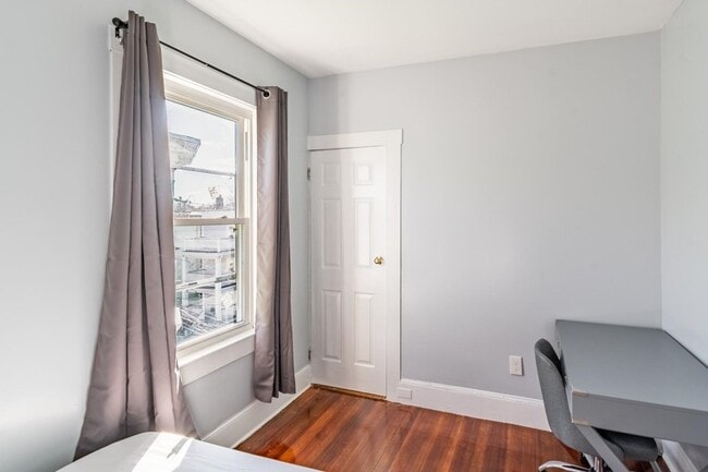 Building Photo - 15 Groom St