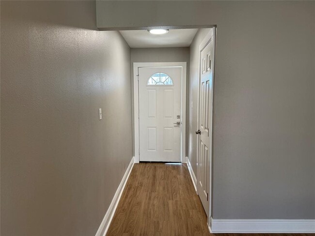 Building Photo - 10008 Barrington Cove