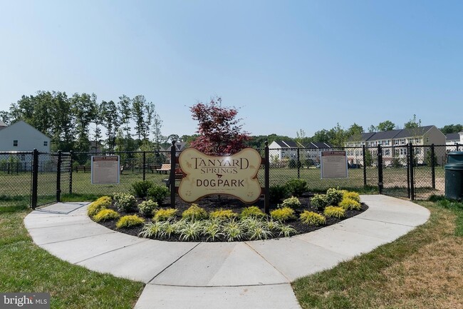 Building Photo - 7530 Stonehouse Run Dr