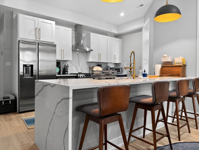 Building Photo - 2451 N Albany Ave