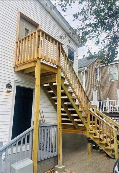 Building Photo - 17 What Cheer Ave