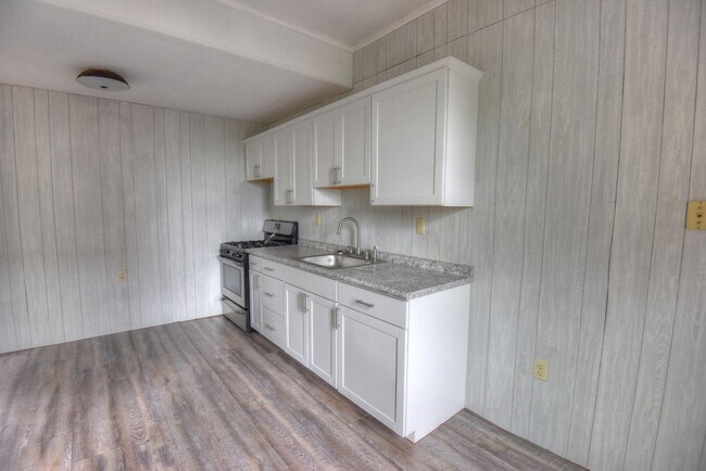 Building Photo - 325 E Main St