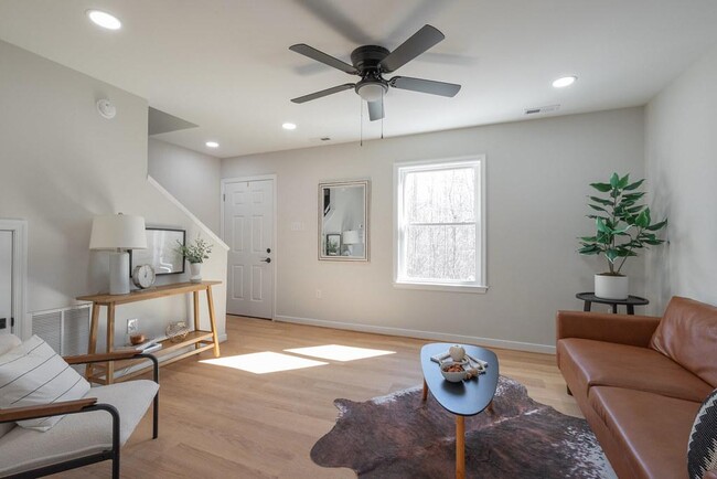 Building Photo - 2241 Mountain View Rd