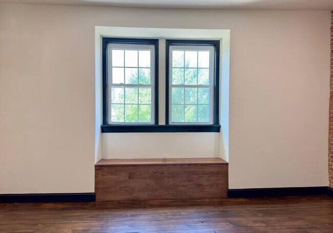 Building Photo - 709 N Duke St