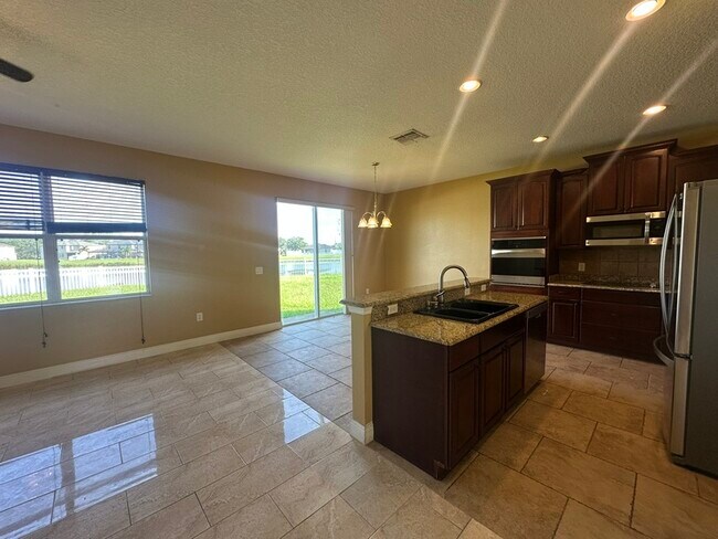 Building Photo - 2412 Country Pond Ct