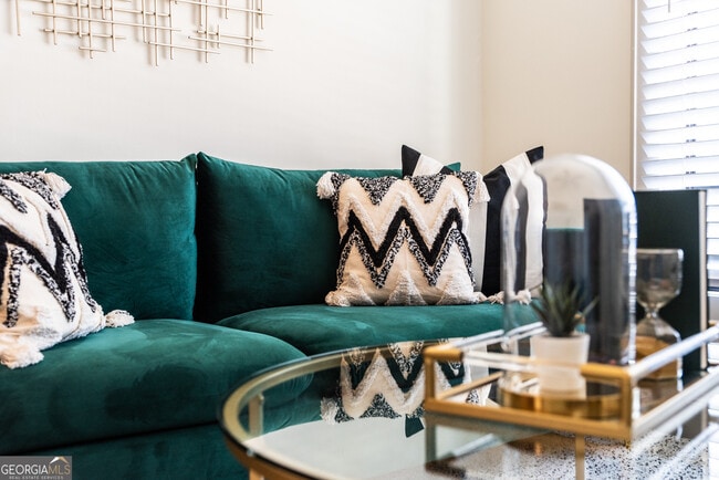 Building Photo - 907 White St SW