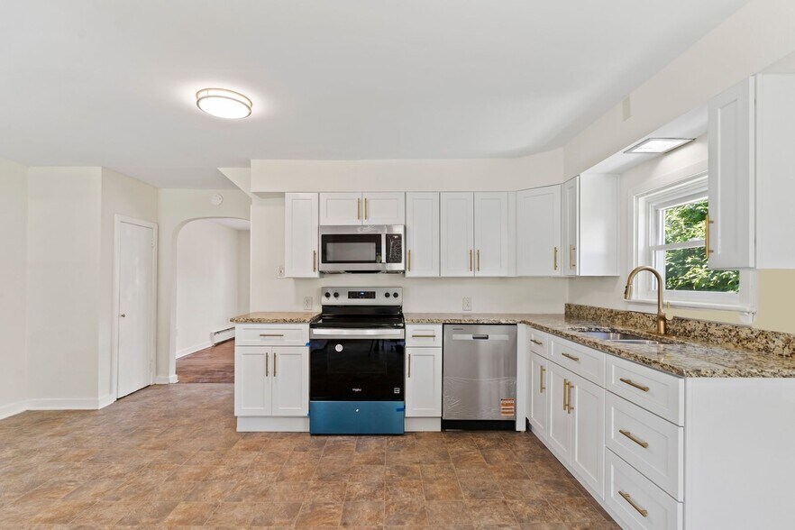 Building Photo - 20 Laurel St