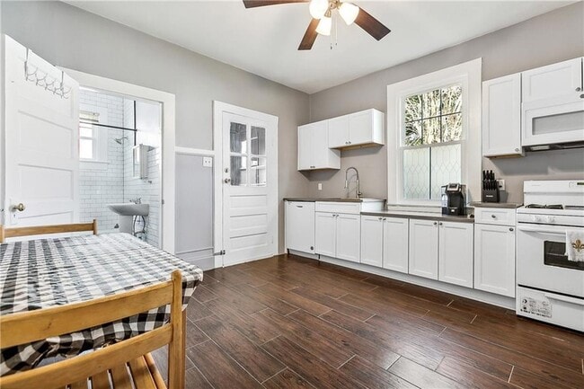 Building Photo - 915 Madison St