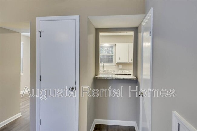 Building Photo - 308 W Buena Vista Ave