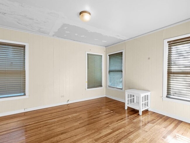Building Photo - 2406 Charleston St