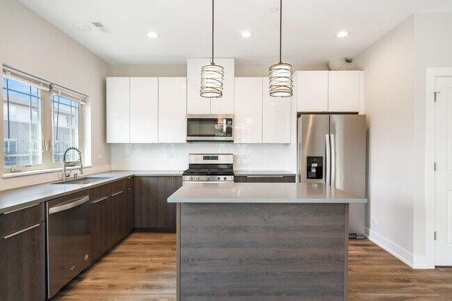 Building Photo - 39 Forest Ave