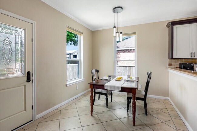 Building Photo - 5343 Oak Cove Dr