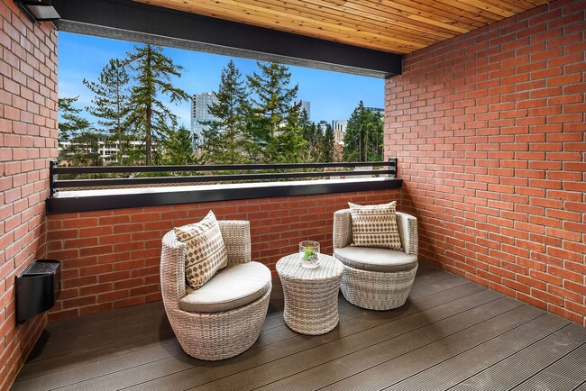 Building Photo - 3Bd/4Ba Bellevue Townhouse