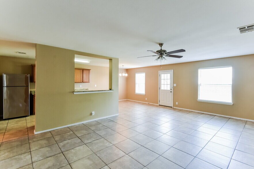 Building Photo - 4902 Dahlia Terrace