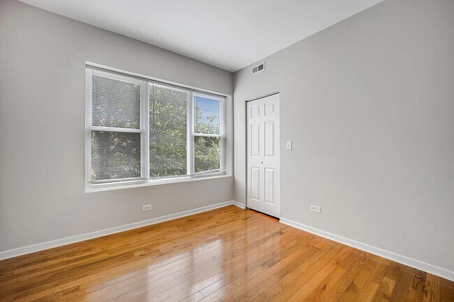 Building Photo - 3924 W Altgeld St