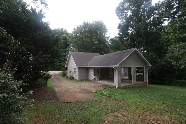 Primary Photo - 3 Bedroom/ 2 Bathroom Home!