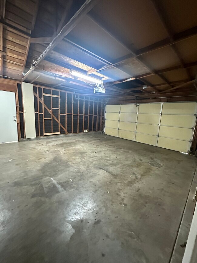 Building Photo - 2521 Casita Dr