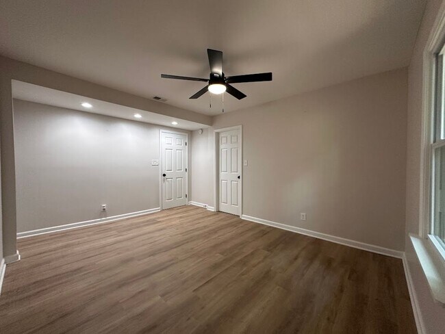 Building Photo - 3 bed 2 bath in Decatur!