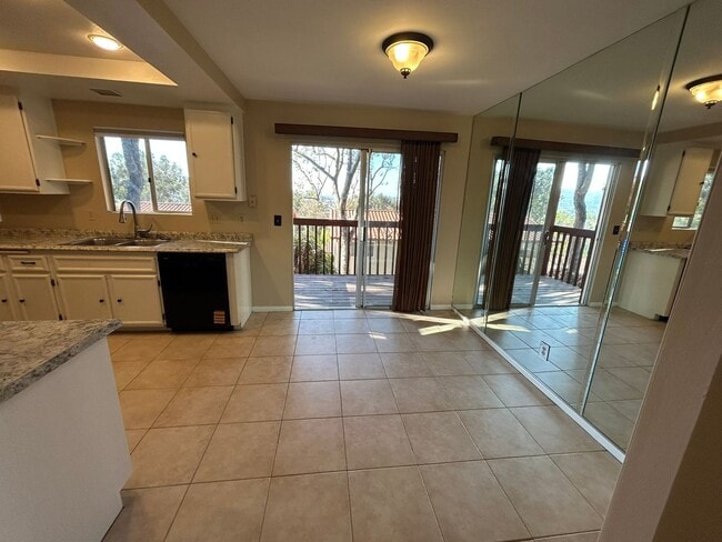 Building Photo - Coming Soon!! Spacious condo at Ascot Park Villas!!!