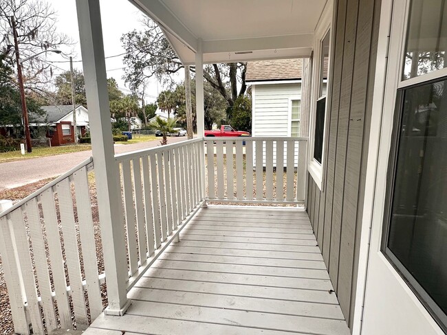Building Photo - Fernandina Bungalow! Close to Downtown!
