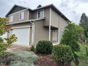 Building Photo - Very Nice & Clean 3 Bedroom 2 1/2 Bath 2 S...