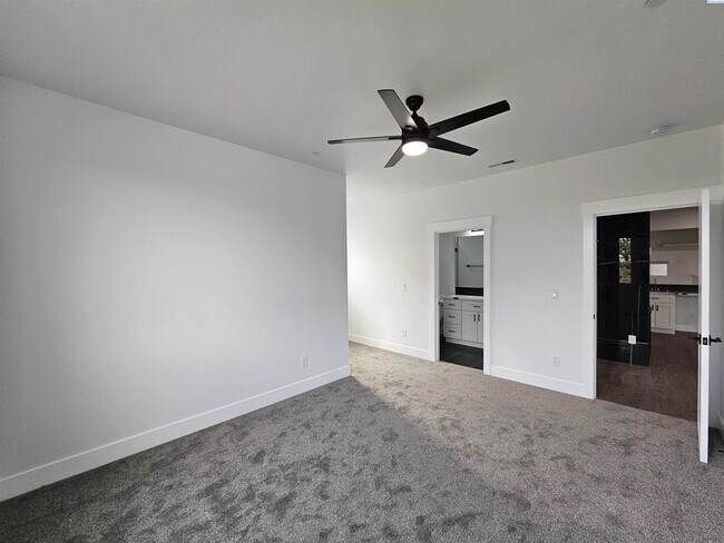 Building Photo - Rambler/Basement with Territorial Views
