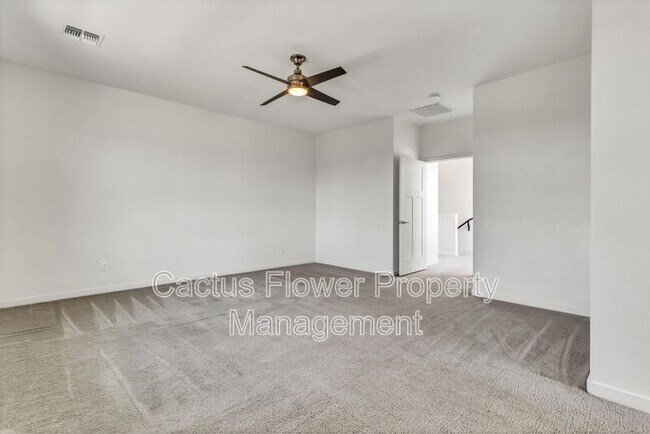 Building Photo - 2734 S Santa Rita