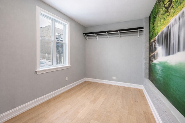 Building Photo - 2242 N Western Ave