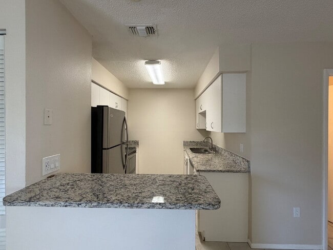Building Photo - "Charming 2-Bed Retreat with Granite Finishes”